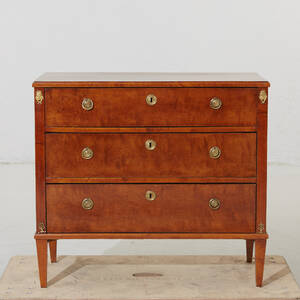 Byrå i sengustaviansk stil