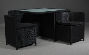 Havemøbler. Havebord samt fire armstole, sort dobbelflettet rattan 5