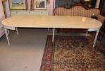 Stort matsalsbord, gustaviansk stil med 4 st ilägg, slitage. L314 cm B 115 cm H73 cm