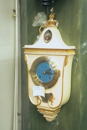 Väggpendyl, bemåladförgylld