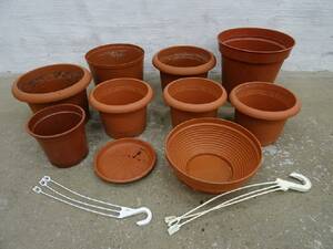 Blomkrukor av plast mm A97