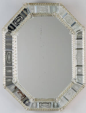 Spegel i venetiansk stil