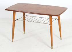 SOFFBORD MED TIDNINGSHYLLA