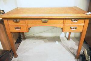Skrivbord, Jugend