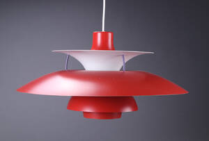 Poul Henningsen. PH5 pendel af rødlakeret metal Denne vare er sat til omsalg under nyt varenummer 4766818