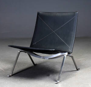 Poul Kjærholm. Lænestol model PK22