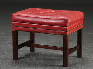 Skammel i Chesterfield stil