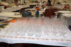 Glasservis, ca 43 st delar