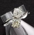 Weißgoldring mit 2 Diamanten von ca. 1.08 und 0.79 ct.