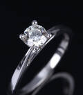 Diamant solitairering af platin med brillantsleben diamant på 0.45 ct.