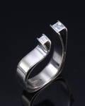 Diamantring af 18 kt. hvidguld prydet med to prinesseslebne diamanter Denne vare er sat til omsalg under nyt varenummer 4196551