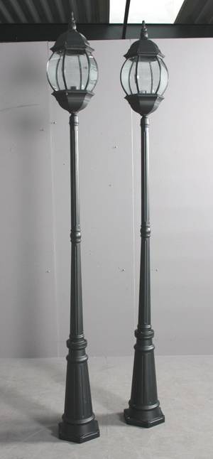 Par høje udendørs gadelygter, sort 2