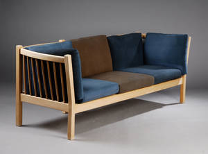 Andreas Hansen f. 1936. Tre-personers tremmesofa, model 303
