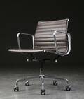 Charles Eames. Kontorstol fra serien Aluminium Group Konference, læder 