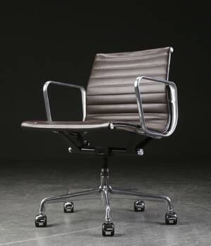 Charles Eames. Kontorstol fra serien Aluminium Group Konference, læder 