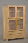 Vitrine af eg, front med 4 låger