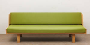 Hans J. Wegner 1914-2007. Brikssovesofa.