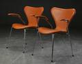Arne Jacobsen. Par syverstole model 3207, cognacfarvet læder 2
