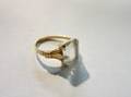 Ring 18k med sten   vikt2,2gr