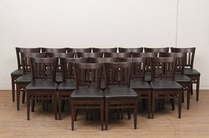 20 restaurations stole beklædt med sort kunstlæder.