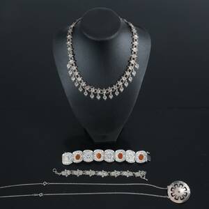 SILVERSMYCKEN halsband och armband