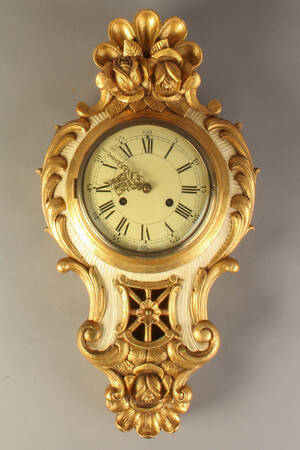 Wanduhr, gefasstes Holz