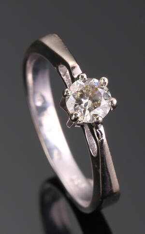 Ring med brillant i 14 kt guld, ca 0.40 ct