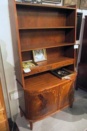 Bokhylleskåp, Intarsia