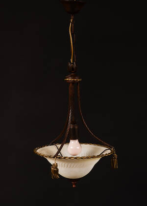 Focus light. Taklampa i frostat glas och metall Denna vara har satts till omförsäljning under nytt varunummer4189017