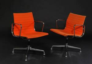 Charles Eames, et par armstole, model EA-107 2 