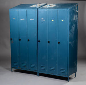 Et par lockerskabe, metal. 2 