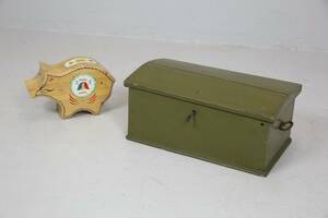 SKRIN och spargris i furu