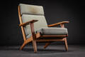 Hans J. Wegner. Højrygget lænestol af egetræ, model GE-290A