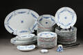 Bing  Grøndahl. Empire spisestel af porcelæn 48
