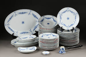 Bing  Grøndahl. Empire spisestel af porcelæn 48