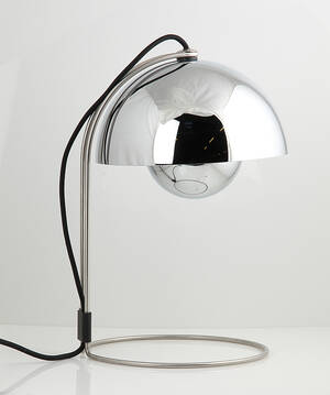 Verner panton. Flowerpot bordlampe VP4, med stel af stål
