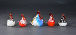 Samling figurer af farvet glas i form af høns, 1900-tallets 2. halvdel 5