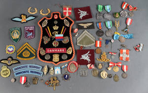 Frimærker og emblemer m.m.