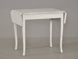 Køkkenbord af hvidmalet træ med klapper, ca. 1920