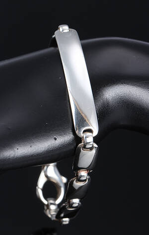 Georg Jensen. Armlænke af sterlingsølv, dessin 447