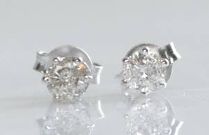 Par brillantørestikker, ca. 0.42 ct. 2