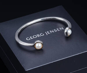Regitze Overgaard for Georg Jensen. Sphere armring i sterlingsølv med perler Denne vare er sat til omsalg under nyt varenummer 4210657