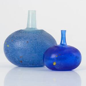 VASER, 2 st, konstglas, troligen Bertil Vallien, Kosta Boda