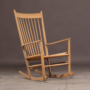 Hans J. Wegner. Gyngestol, model J16 Denne vare er sat til omsalg under nyt varenummer 4354290