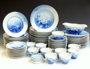 Bing og Grøndahl. Kaffe- og middagsservice af porcelæn, Julerose 72