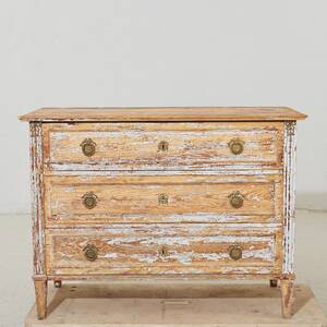 Byrå i gustaviansk stil