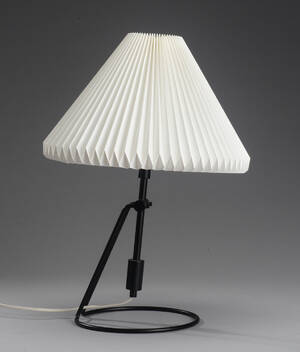 Le Klint. Bordlampe, model 305