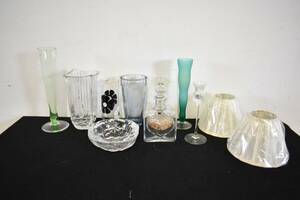 Parti mestadels glas bl.a Boda, högsta 33 cm