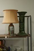 Piedestal samt orientalisk bordslampa