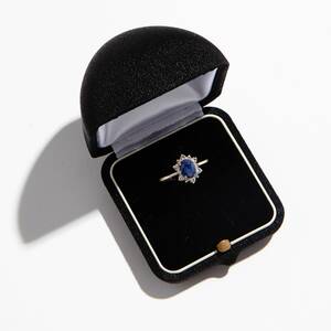 Ring 18 k rodierat vitguld safir diamanter